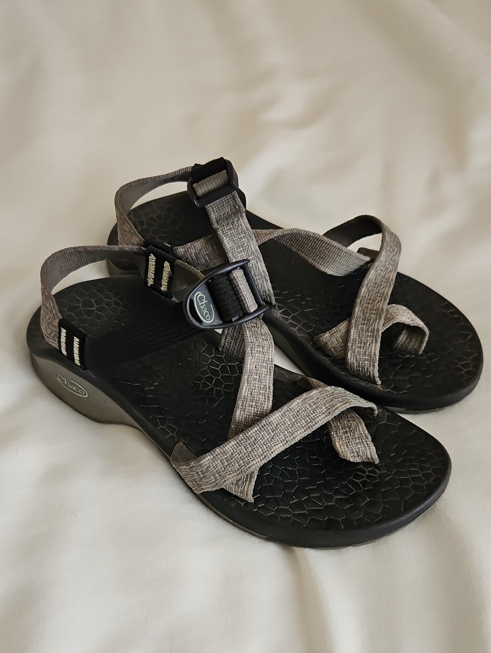 Chaco Ladies UpDraft Single Strap Toe Ecotread X2 Gray Black Sandals Size 8